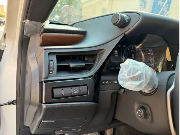 Car image 28