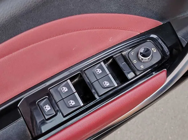 Car image 31
