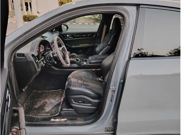 Car image 13