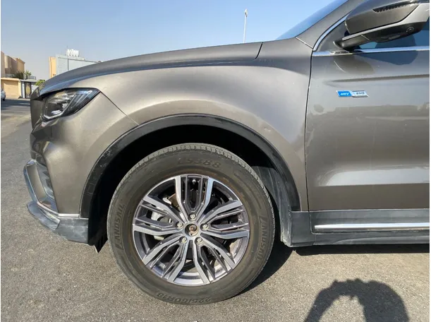 Car image 9