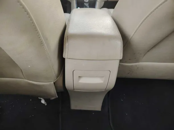 Car image 32