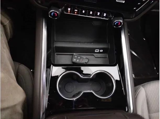 Car image 26