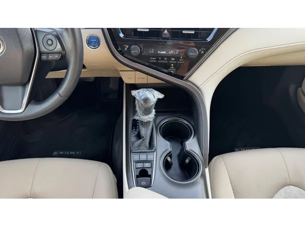Car image 18