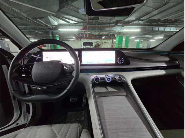 Car image 16