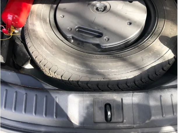 Car image 24