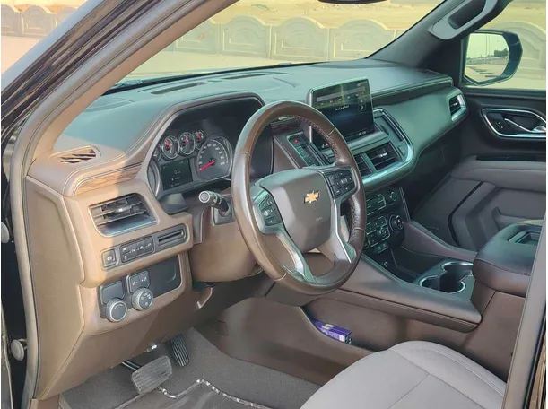 Car image 12