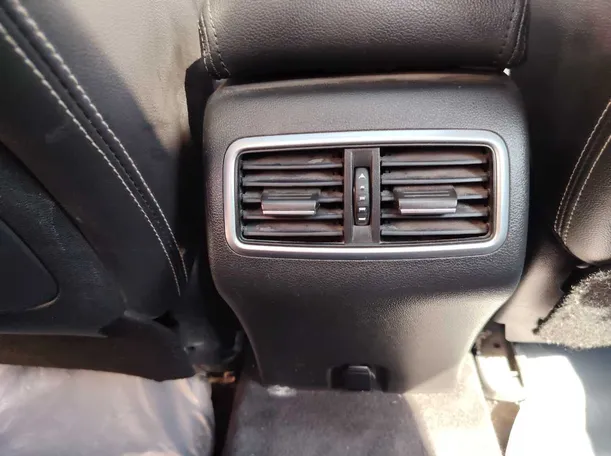 Car image 27