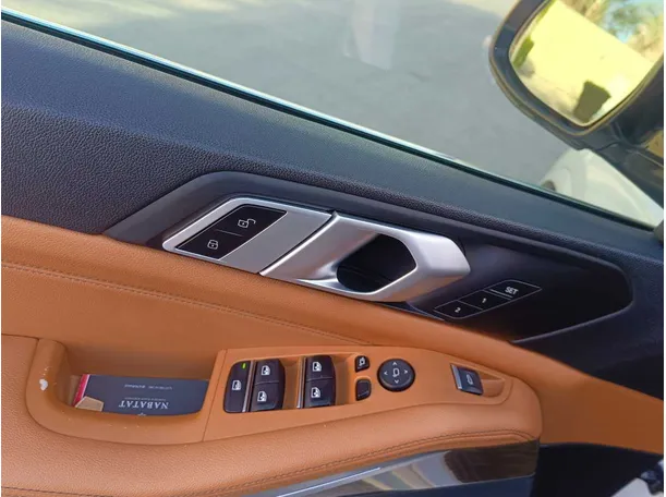 Car image 29