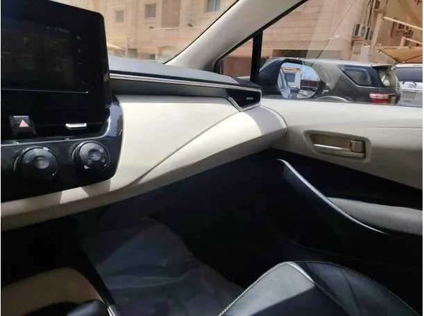 Car image 30