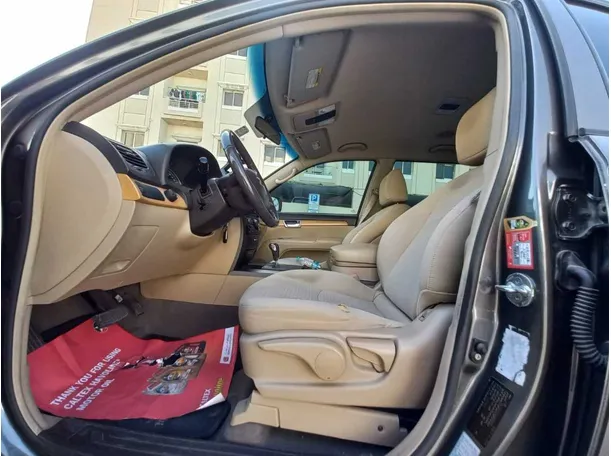 Car image 13