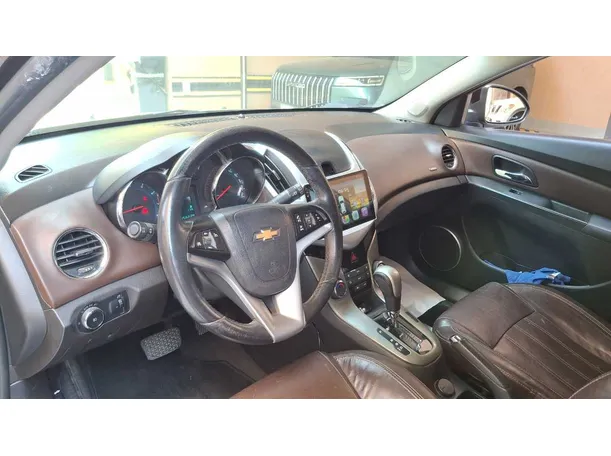 Car image 11