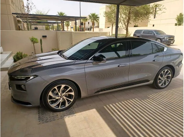 Car image 10