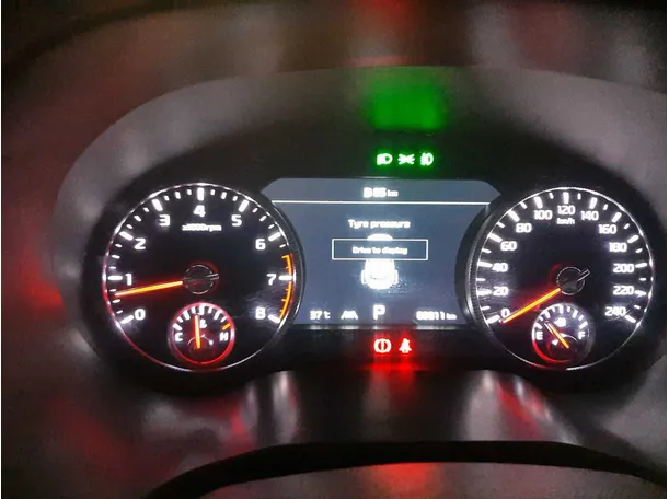 Car image 18