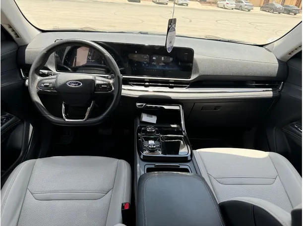 Car image 16
