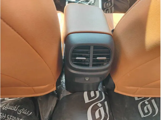 Car image 30