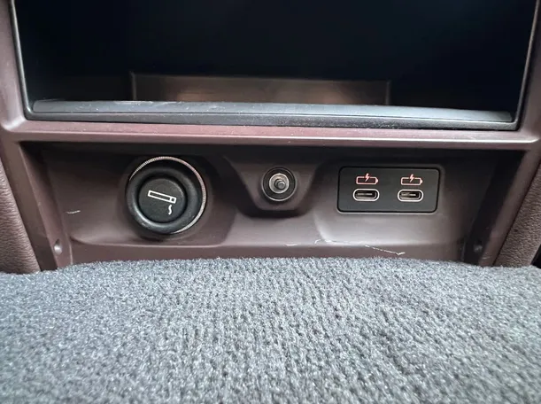 Car image 28