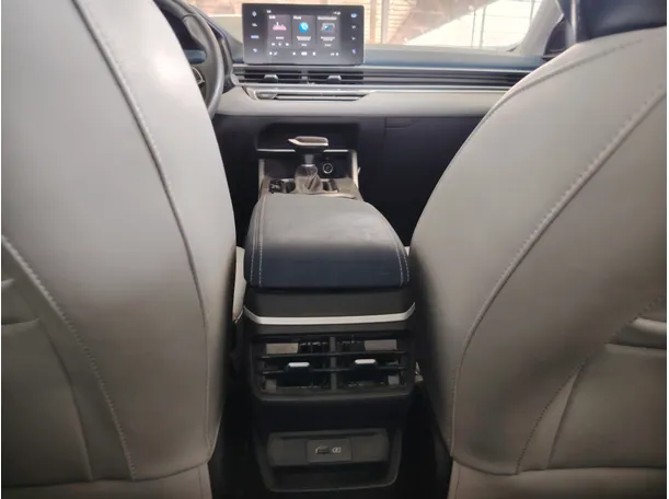 Car image 27