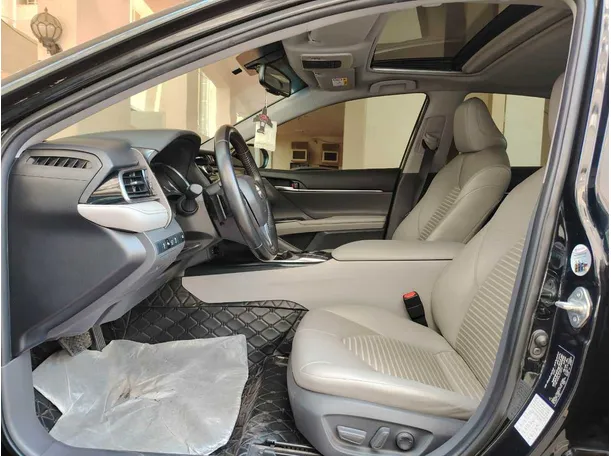 Car image 14