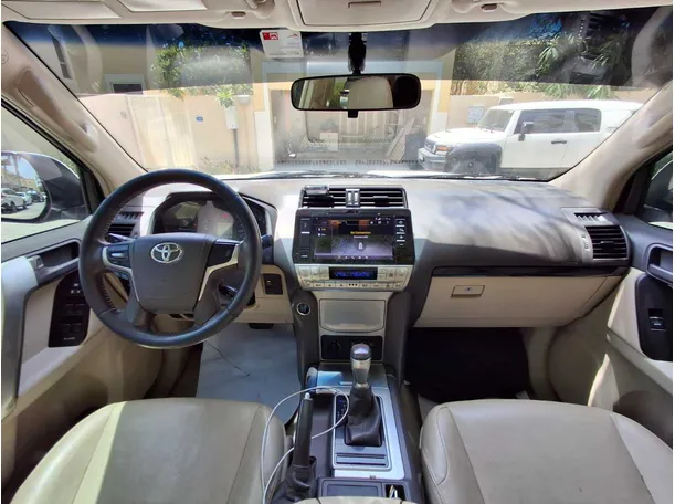 Car image 16