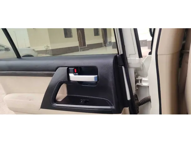 Car image 29