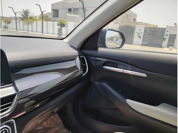 Car image 36