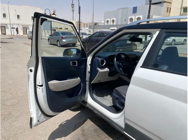 Car image 10