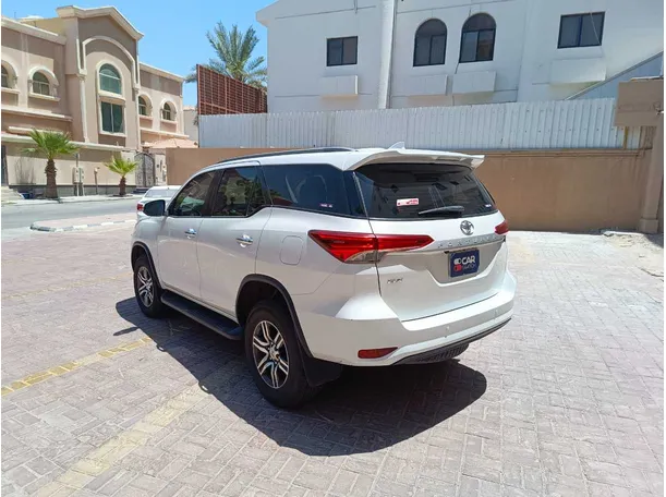 Car image 8