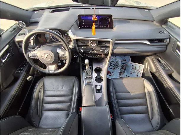 Car image 14
