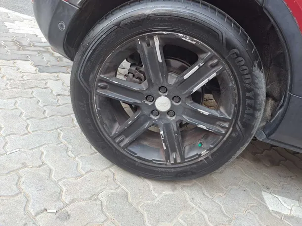 Car image 9