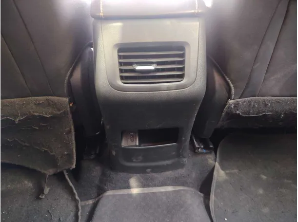 Car image 27