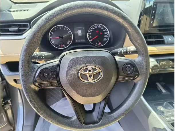 Car image 25