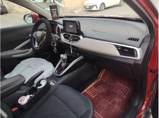 Car image 14
