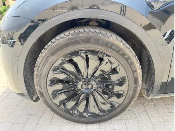 Car image 9