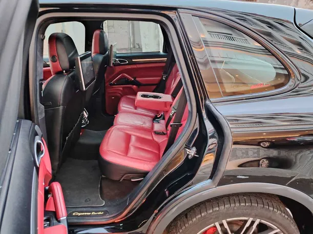 Car image 15