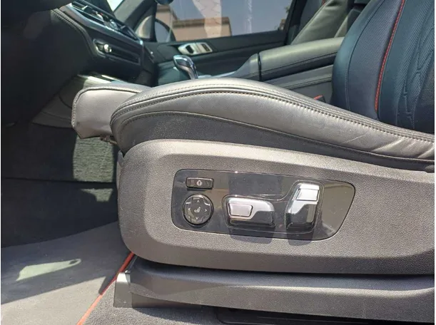 Car image 27