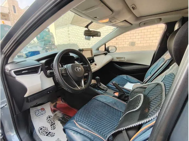 Car image 11