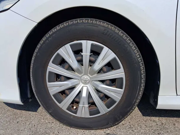 Car image 9