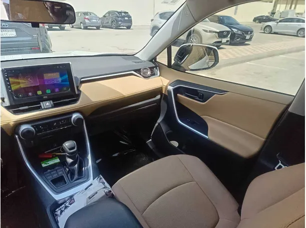 Car image 32