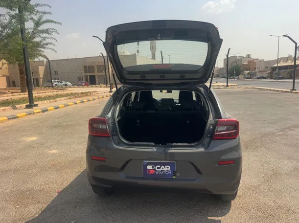 Car image 19