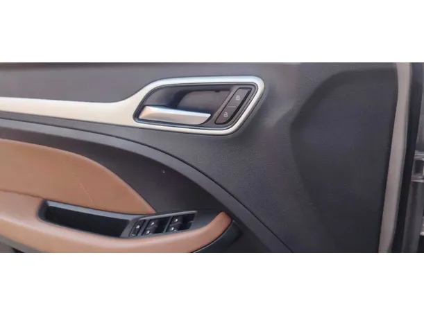Car image 27