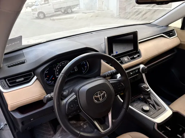 Car image 11