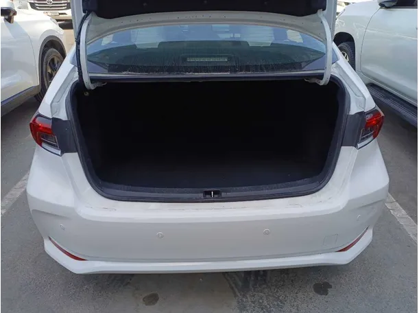 Car image 19