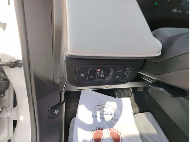 Car image 33
