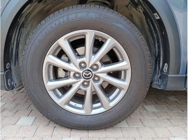 Car image 9
