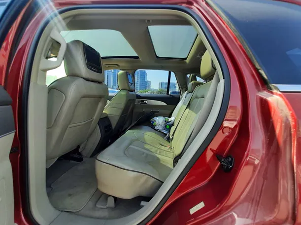 Car image 13