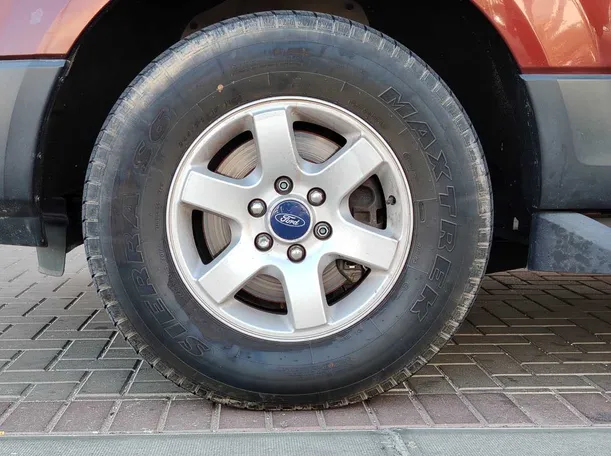Car image 10