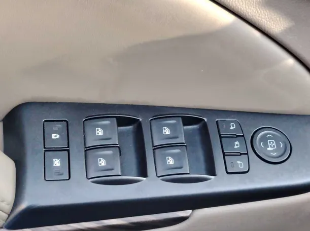 Car image 28