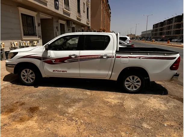 Car image 8