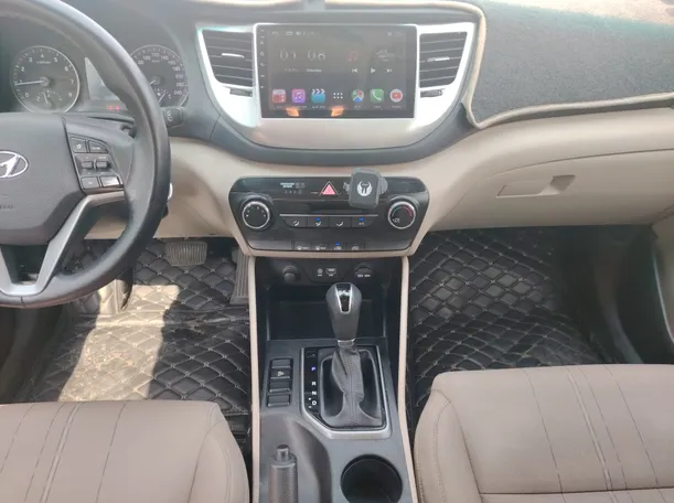 Car image 18