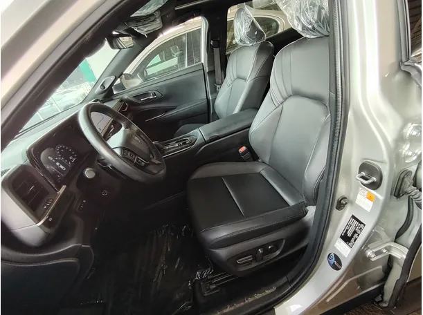Car image 16